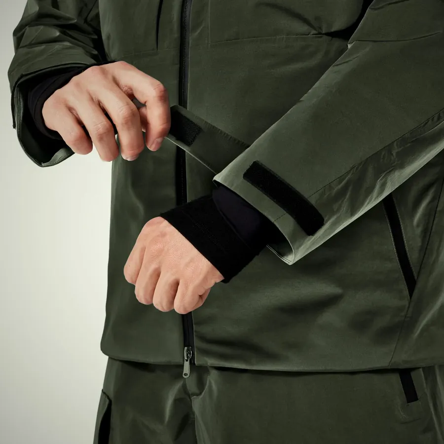 Adjustable cuff detail